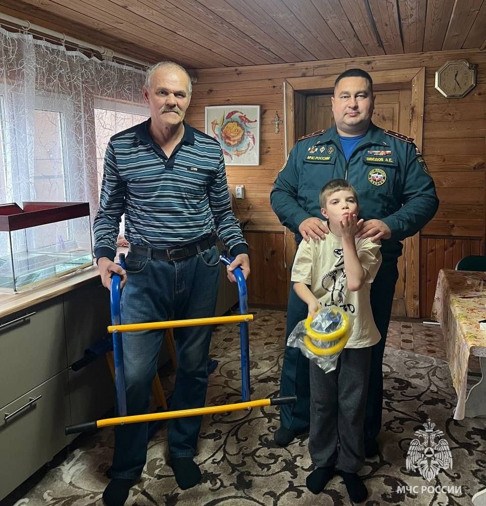 Подарок от пожарных МЧС России для юного Ярослава Подарок от пожарных МЧС России для юного Ярослава