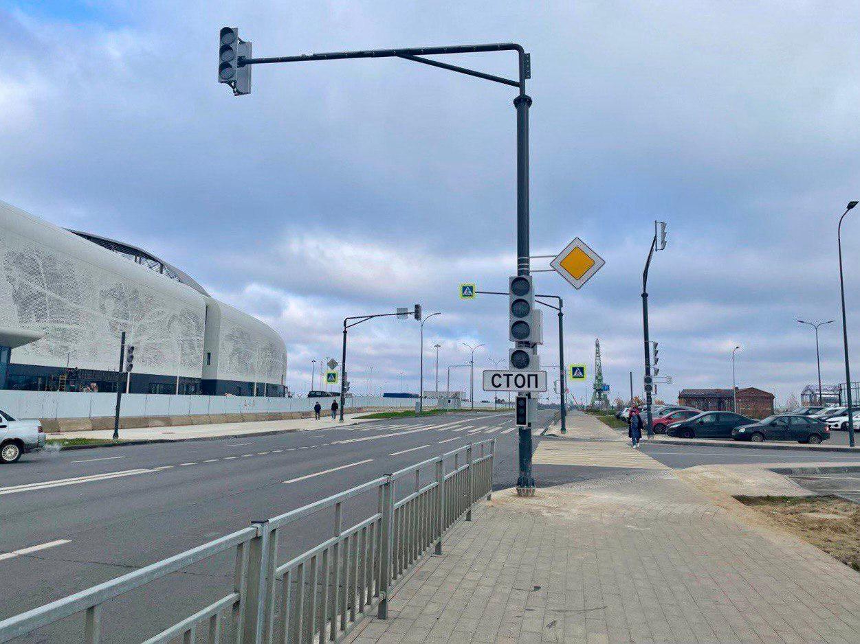 Два новых светофора установлены у Ледовой арены Два новых светофора установлены у Ледовой арены