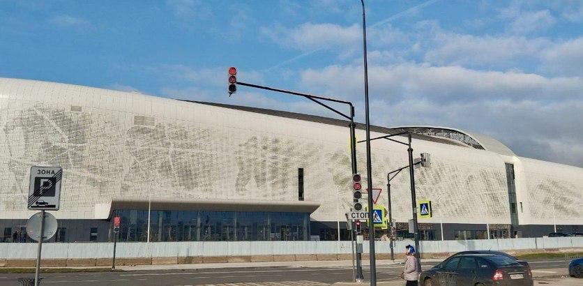 Два новых светофора установлены у Ледовой арены