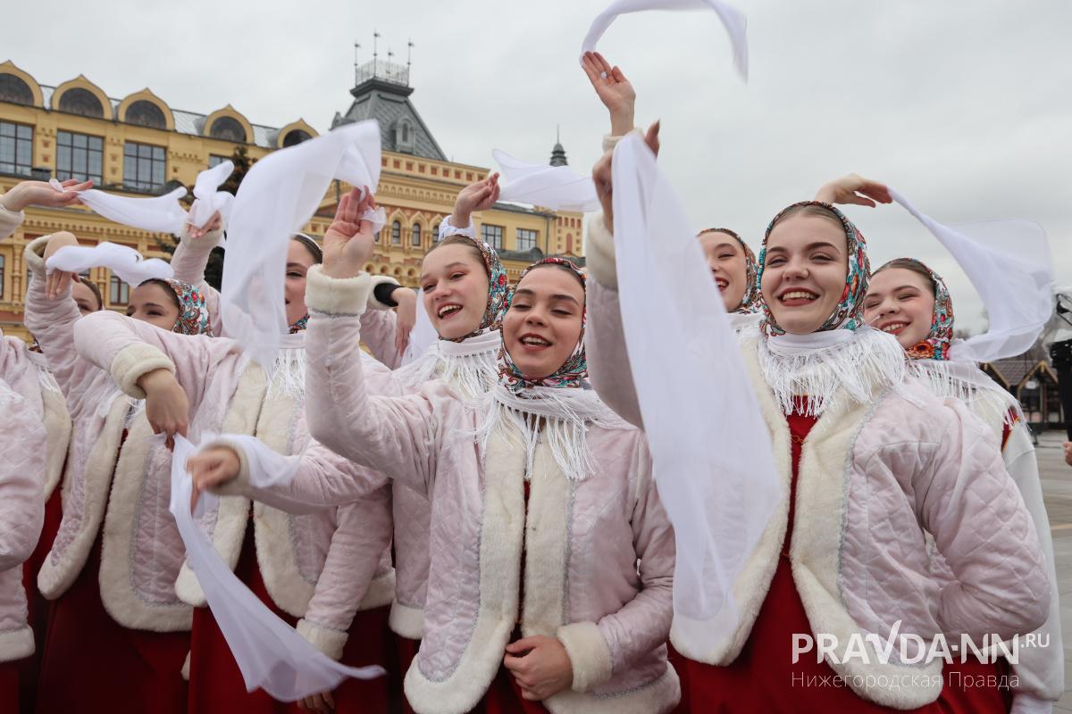 Дождь не помеха – Нижний Новгород широко отметил День народного единства Дождь не помеха – Нижний Новгород широко отметил День народного единства