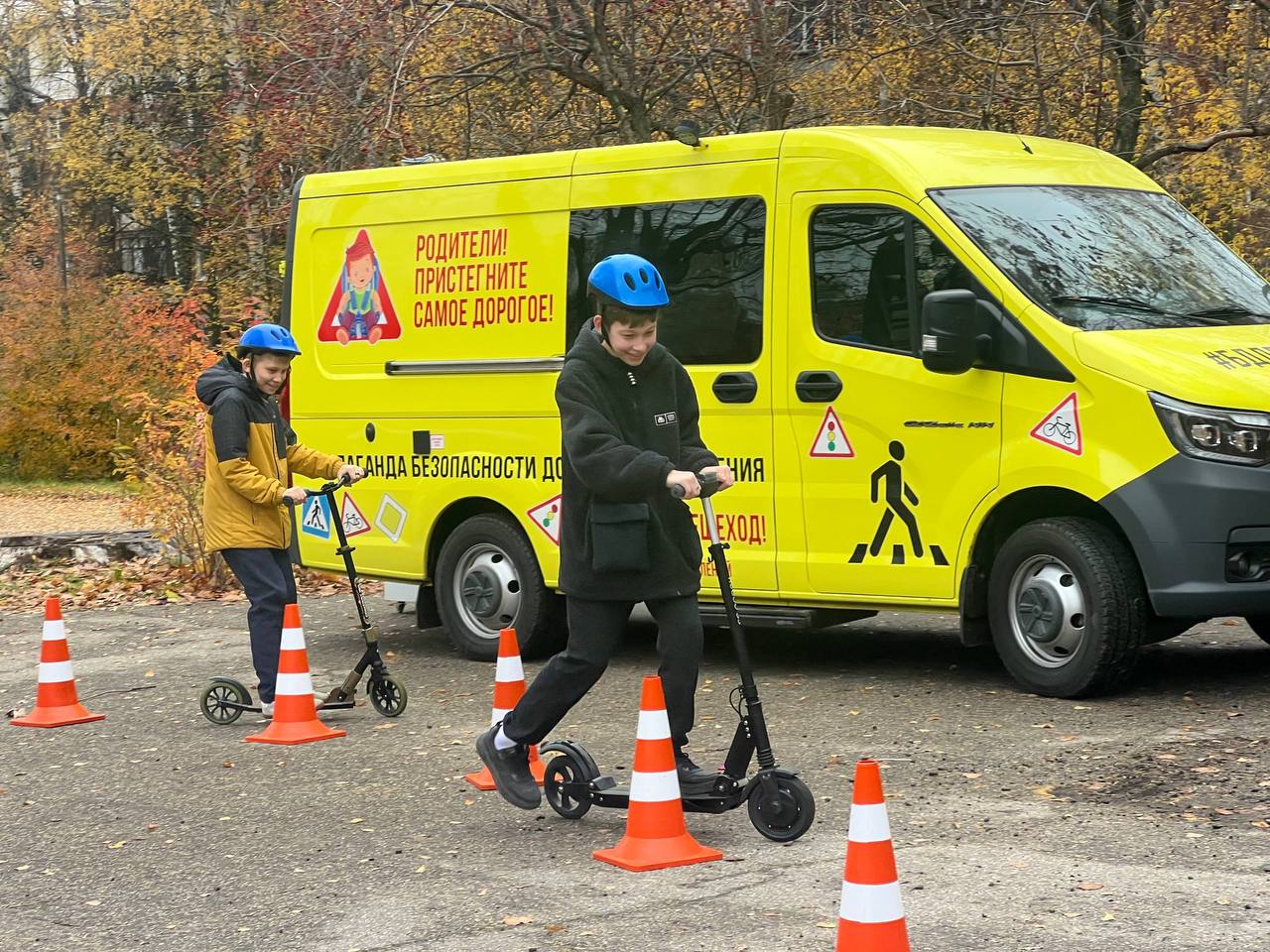 Сотрудники Управления Госавтоинспекции Нижегородской области посетили МБОУ «Школа №174», где провели познавательный урок безопасности с использованием мобильного комплекса «Лаборатория безопасности»! Сотрудники Управления Госавтоинспекции Нижегородской области посетили МБОУ «Школа №174», где провели познавательный урок безопасности с использованием мобильного комплекса «Лаборатория безопасности»!