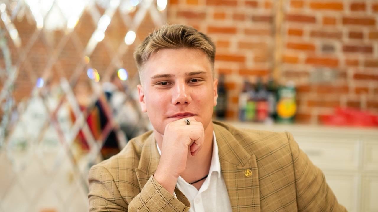 Студент НИУ Президентской академии Егор Паутов завоевал золото Кубка России по восточному боевому единоборству кобудо