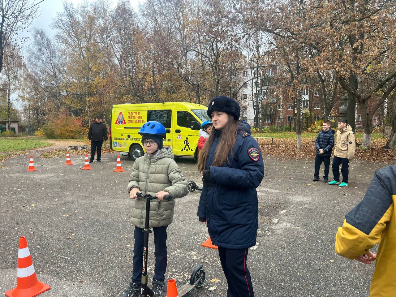 Сотрудники Управления Госавтоинспекции Нижегородской области посетили МБОУ «Школа №174», где провели познавательный урок безопасности с использованием мобильного комплекса «Лаборатория безопасности»! Сотрудники Управления Госавтоинспекции Нижегородской области посетили МБОУ «Школа №174», где провели познавательный урок безопасности с использованием мобильного комплекса «Лаборатория безопасности»!