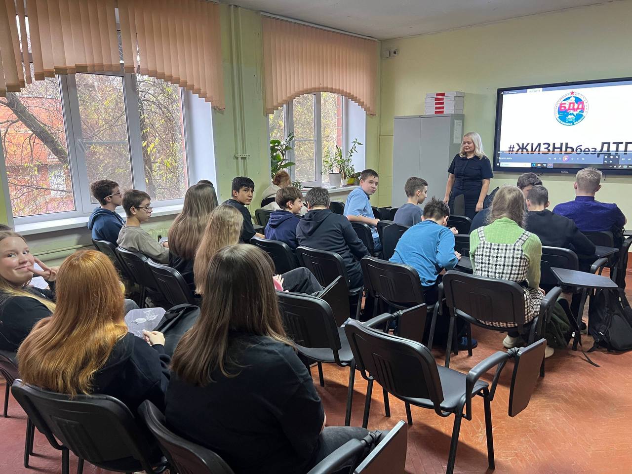 Сотрудники Управления Госавтоинспекции Нижегородской области посетили МБОУ «Школа №174», где провели познавательный урок безопасности с использованием мобильного комплекса «Лаборатория безопасности»! Сотрудники Управления Госавтоинспекции Нижегородской области посетили МБОУ «Школа №174», где провели познавательный урок безопасности с использованием мобильного комплекса «Лаборатория безопасности»!