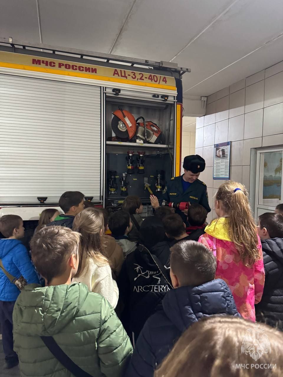 Юные спасатели в гостях у героев: 3-й класс школы №93 посетил 25-ю ПСЧ! Юные спасатели в гостях у героев: 3-й класс школы №93 посетил 25-ю ПСЧ!