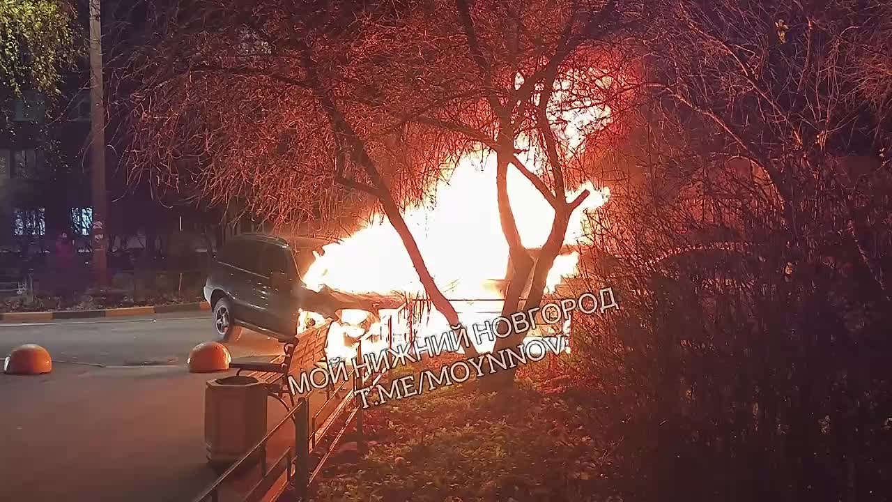 Иномарка сгорела в Нижнем Новгороде