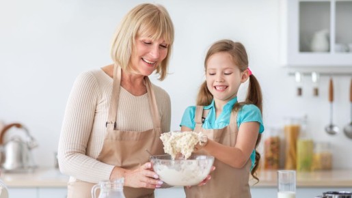 Остатки дрожжевого теста больше не пропадут: вот как его хранят опытные хозяйки