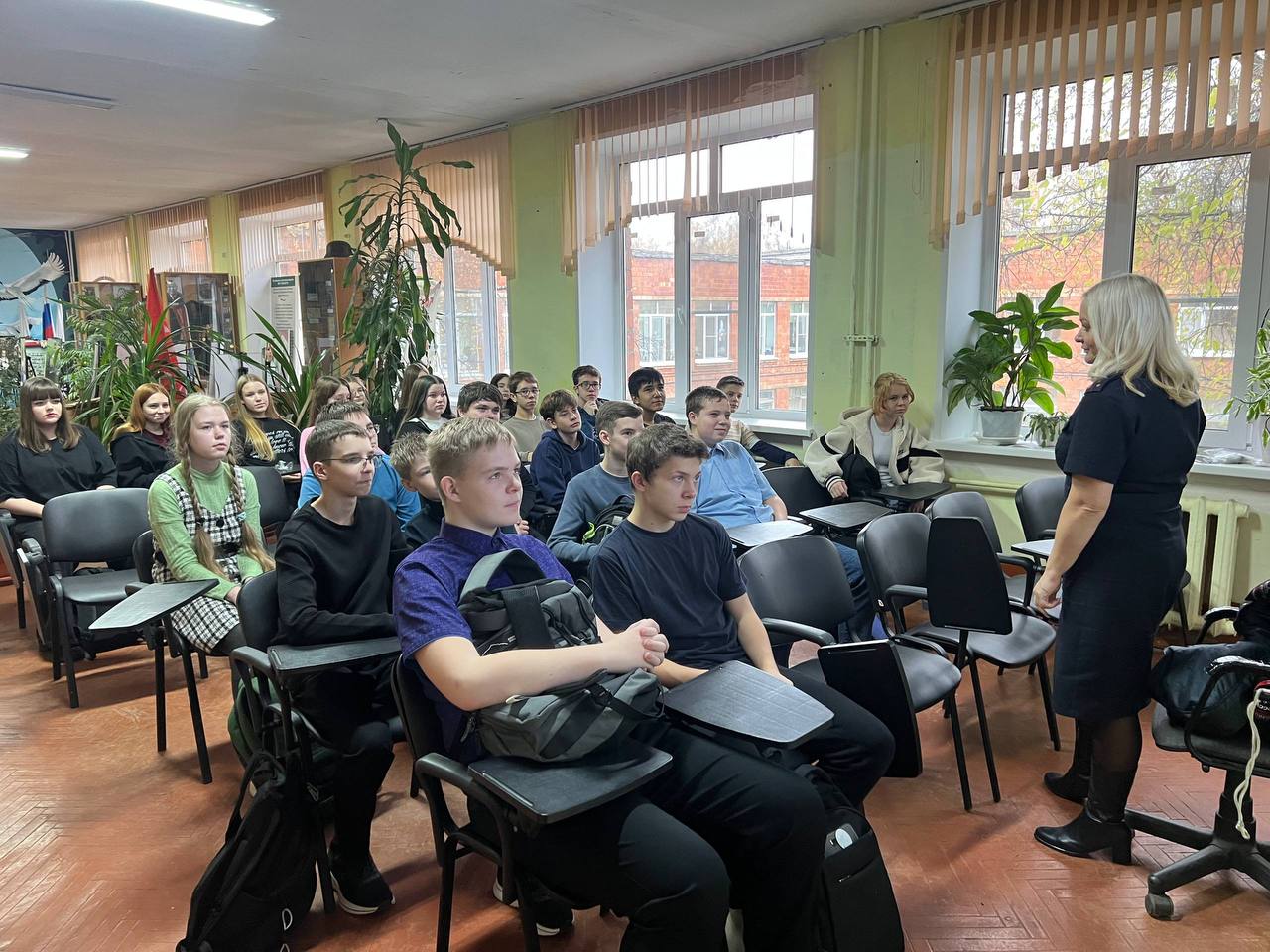 Сотрудники Управления Госавтоинспекции Нижегородской области посетили МБОУ «Школа №174», где провели познавательный урок безопасности с использованием мобильного комплекса «Лаборатория безопасности»! Сотрудники Управления Госавтоинспекции Нижегородской области посетили МБОУ «Школа №174», где провели познавательный урок безопасности с использованием мобильного комплекса «Лаборатория безопасности»!