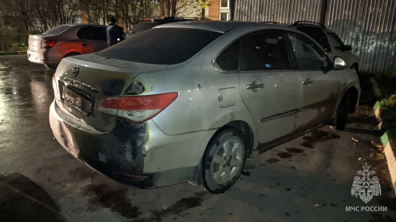 Иномарка сгорела в Нижнем Новгороде Иномарка сгорела в Нижнем Новгороде