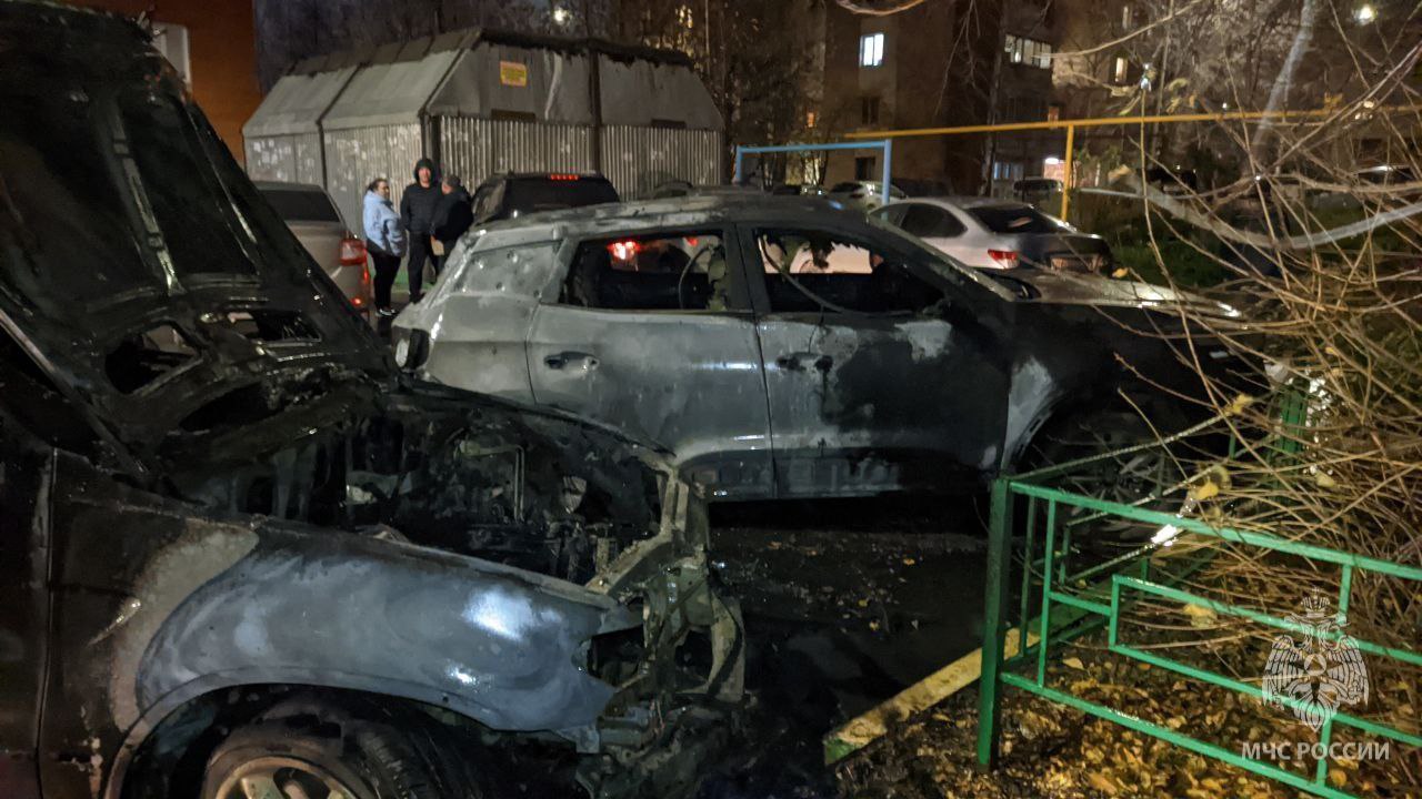 Иномарка сгорела в Нижнем Новгороде Иномарка сгорела в Нижнем Новгороде