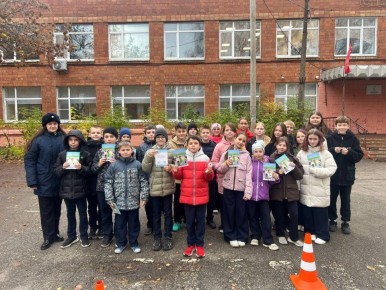 Сотрудники Управления Госавтоинспекции Нижегородской области посетили МБОУ «Школа №174», где провели познавательный урок безопасности с использованием мобильного комплекса «Лаборатория безопасности»!