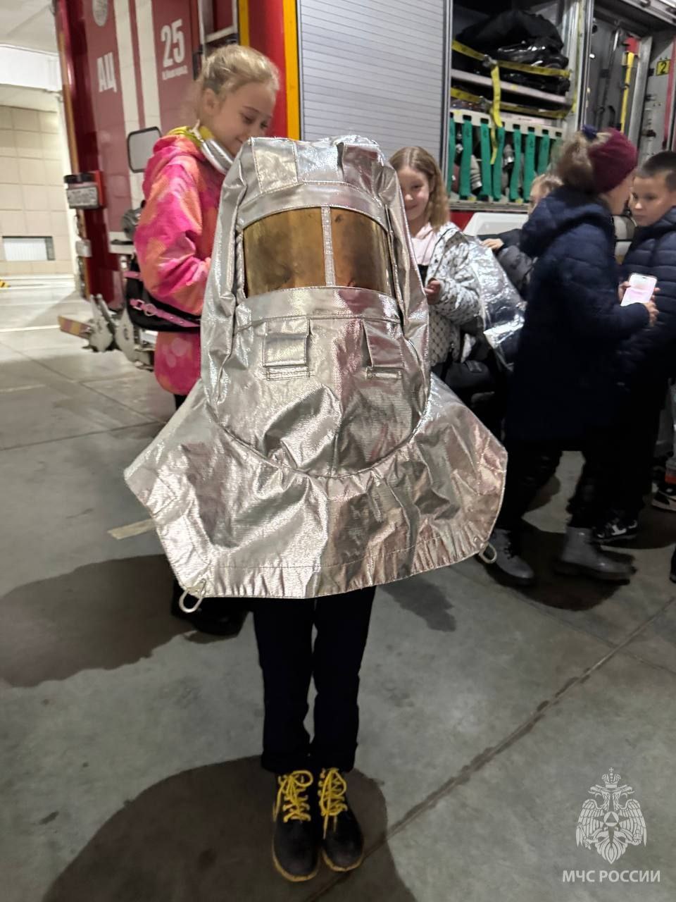 Юные спасатели в гостях у героев: 3-й класс школы №93 посетил 25-ю ПСЧ! Юные спасатели в гостях у героев: 3-й класс школы №93 посетил 25-ю ПСЧ!