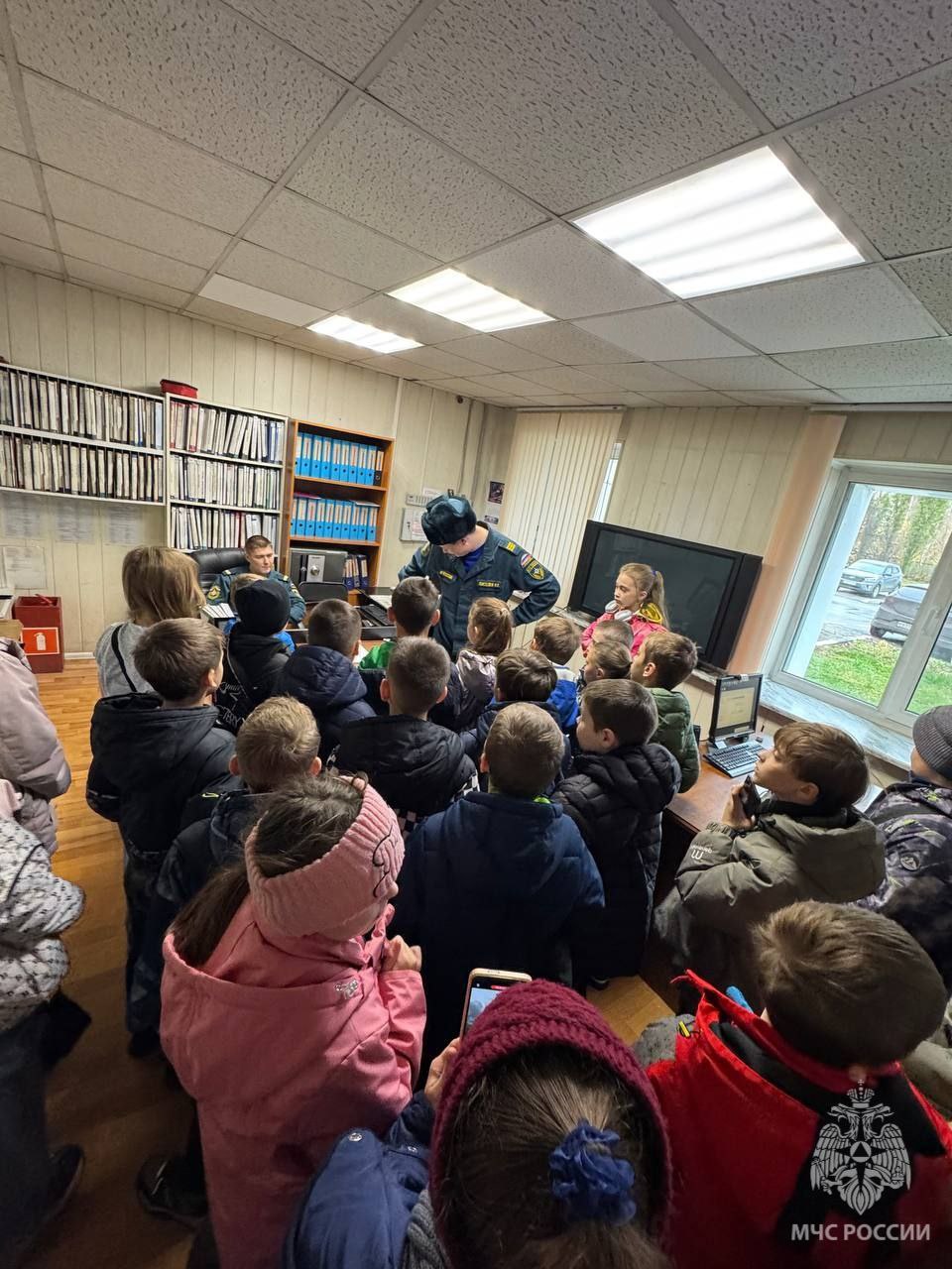 Юные спасатели в гостях у героев: 3-й класс школы №93 посетил 25-ю ПСЧ! Юные спасатели в гостях у героев: 3-й класс школы №93 посетил 25-ю ПСЧ!