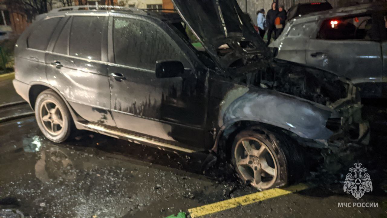 Иномарка сгорела в Нижнем Новгороде Иномарка сгорела в Нижнем Новгороде