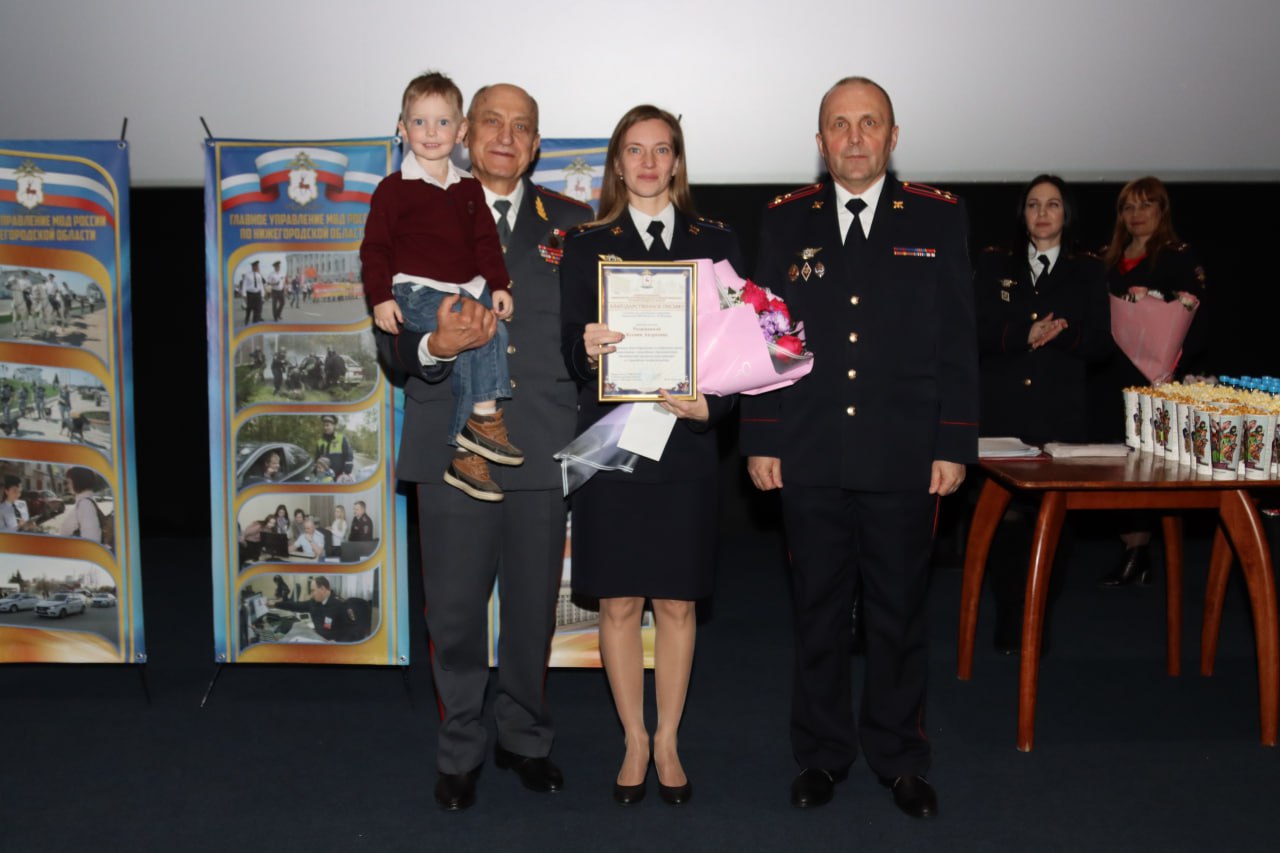 Делимся фото со встречи сотрудников полиции и ветеранов Нижегородской области со школьниками в кинотеатре «Империя грез Небо», посвящённой Дню сотрудника органов внутренних дел Делимся фото со встречи сотрудников полиции и ветеранов Нижегородской области со школьниками в кинотеатре «Империя грез Небо», посвящённой Дню сотрудника органов внутренних дел