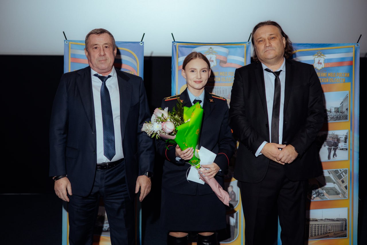 Делимся фото со встречи сотрудников полиции и ветеранов Нижегородской области со школьниками в кинотеатре «Империя грез Небо», посвящённой Дню сотрудника органов внутренних дел Делимся фото со встречи сотрудников полиции и ветеранов Нижегородской области со школьниками в кинотеатре «Империя грез Небо», посвящённой Дню сотрудника органов внутренних дел