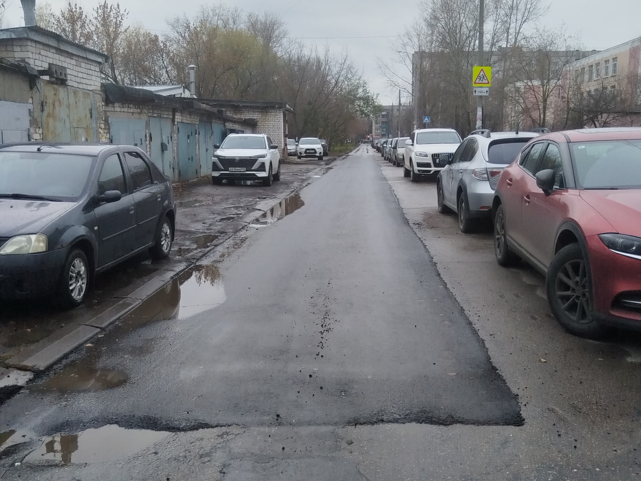 Александр Петров помог отремонтировать дорогу на улице Львовской Александр Петров помог отремонтировать дорогу на улице Львовской