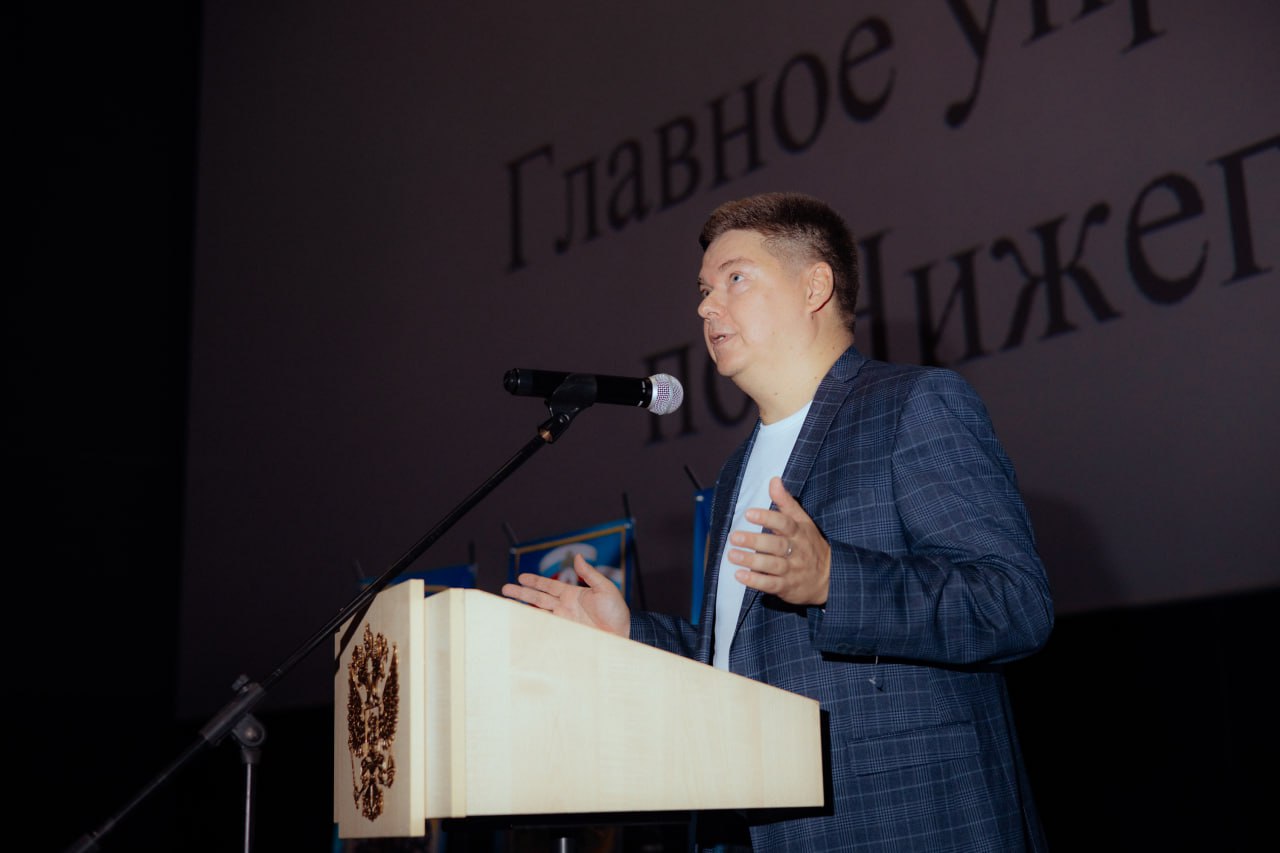 Делимся фото со встречи сотрудников полиции и ветеранов Нижегородской области со школьниками в кинотеатре «Империя грез Небо», посвящённой Дню сотрудника органов внутренних дел Делимся фото со встречи сотрудников полиции и ветеранов Нижегородской области со школьниками в кинотеатре «Империя грез Небо», посвящённой Дню сотрудника органов внутренних дел