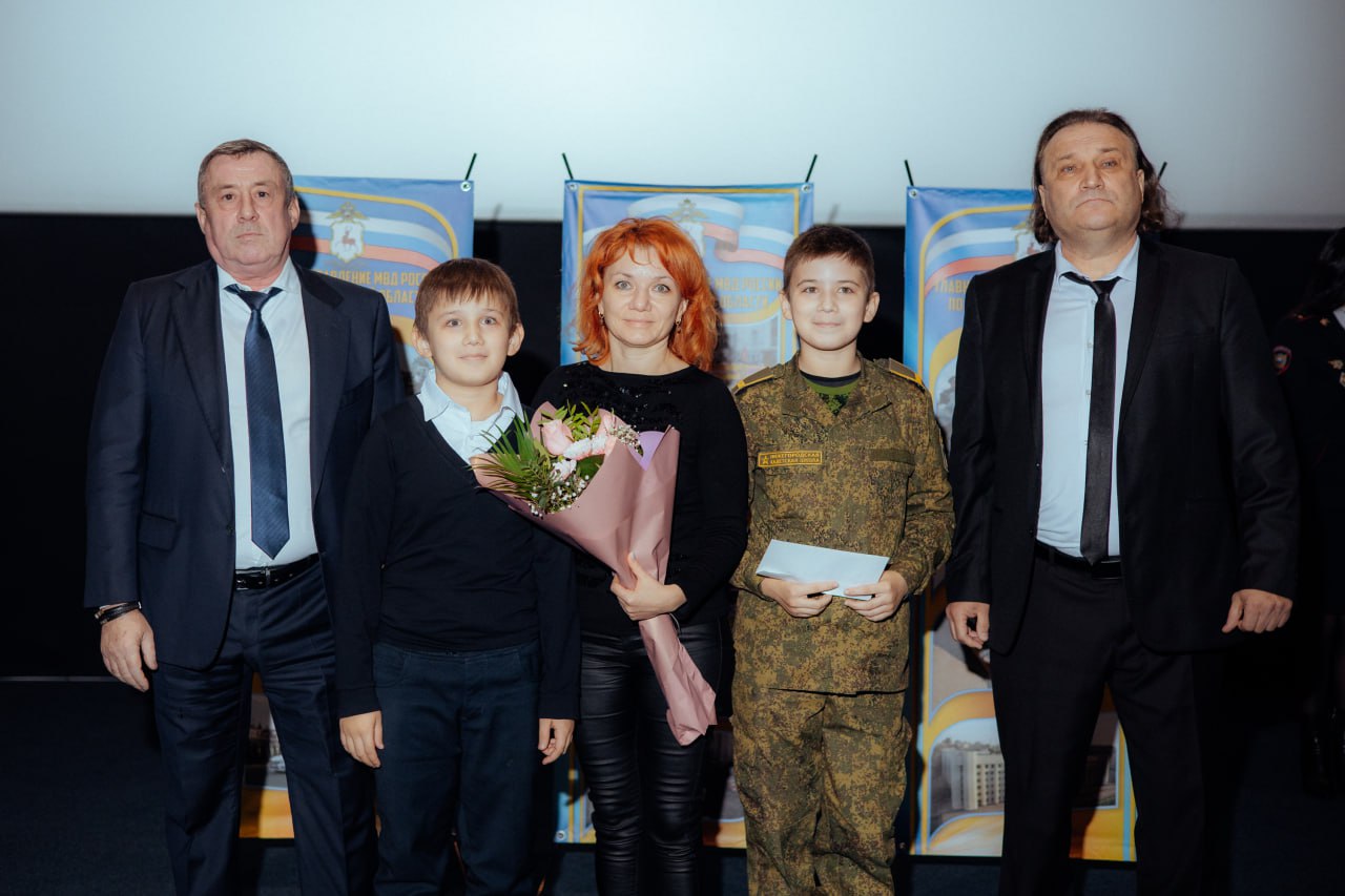 Делимся фото со встречи сотрудников полиции и ветеранов Нижегородской области со школьниками в кинотеатре «Империя грез Небо», посвящённой Дню сотрудника органов внутренних дел Делимся фото со встречи сотрудников полиции и ветеранов Нижегородской области со школьниками в кинотеатре «Империя грез Небо», посвящённой Дню сотрудника органов внутренних дел