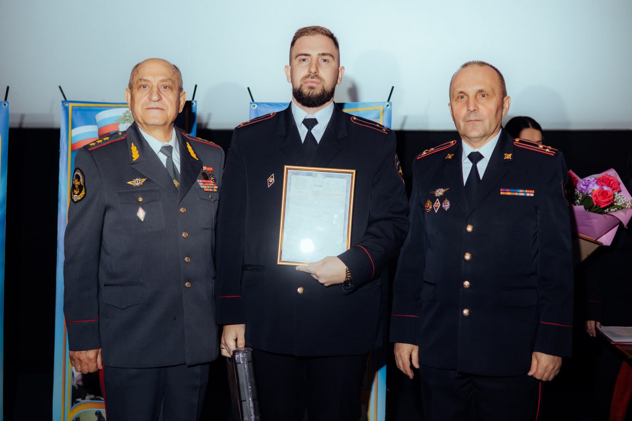 Делимся фото со встречи сотрудников полиции и ветеранов Нижегородской области со школьниками в кинотеатре «Империя грез Небо», посвящённой Дню сотрудника органов внутренних дел Делимся фото со встречи сотрудников полиции и ветеранов Нижегородской области со школьниками в кинотеатре «Империя грез Небо», посвящённой Дню сотрудника органов внутренних дел