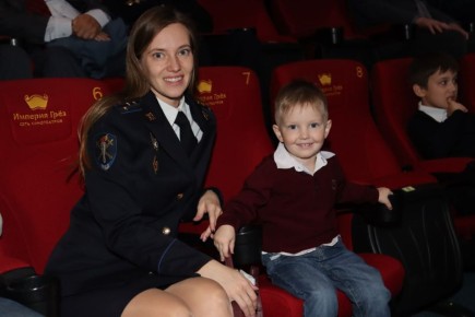 Делимся фото со встречи сотрудников полиции и ветеранов Нижегородской области со школьниками в кинотеатре «Империя грез Небо», посвящённой Дню сотрудника органов внутренних дел