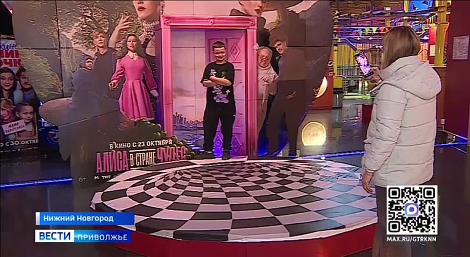 На экранах нижегородских кинотеатров — кинолента «Алиса в Стране Чудес»