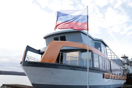 Первое колесное электросудно «Минин» спустили на воду в Чкаловске