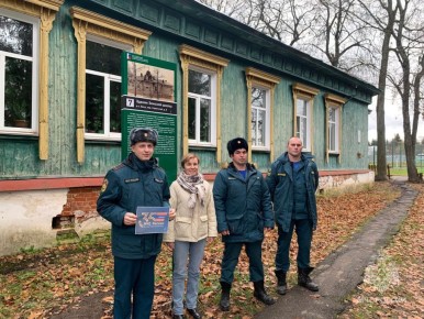 От сердца к сердцу: пожарные МЧС России помогают земской школе Вачского округа