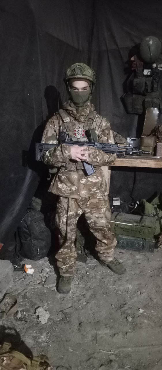 Между двумя этими фотографиями отрезок жизни почти в 25 лет Между двумя этими фотографиями отрезок жизни почти в 25 лет