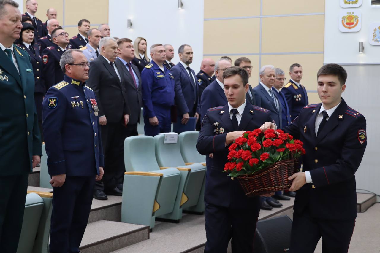 10 ноября отмечают профессиональный праздник сотрудники органов внутренних дел России