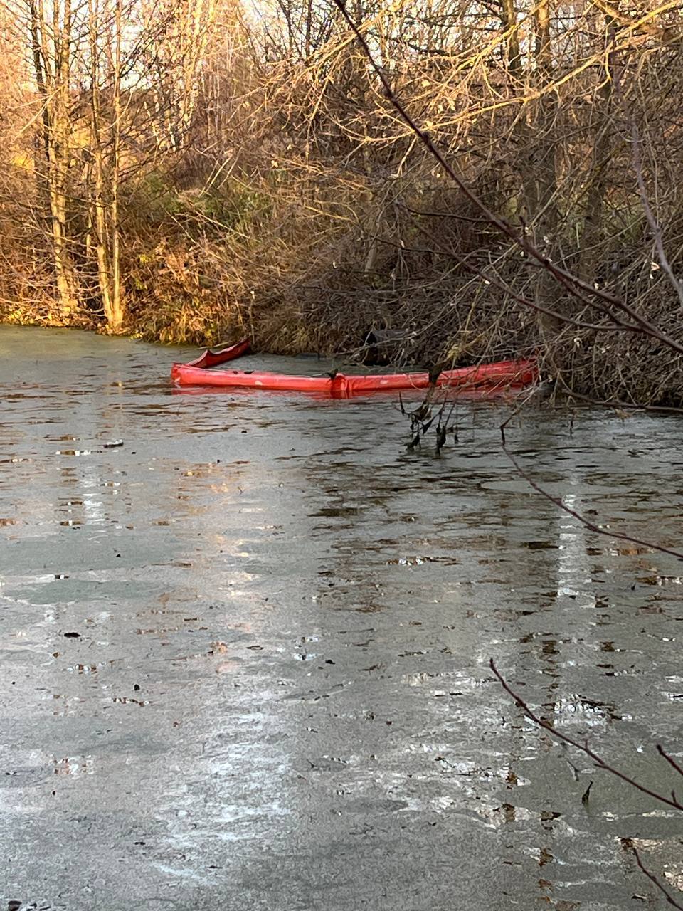 Источником загрязнения акватории реки Чёрная в Кстовском районе послужил разлив в полосе отвода железной дороги Источником загрязнения акватории реки Чёрная в Кстовском районе послужил разлив в полосе отвода железной дороги