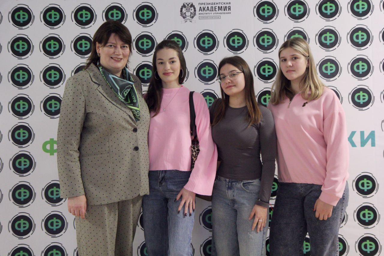 Такое не забывается — в НИУ Президентской академии весело и ярко отметили День факультета экономики