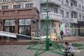 Новый год к нам мчится — в Сормове уже устанавливают елочку!