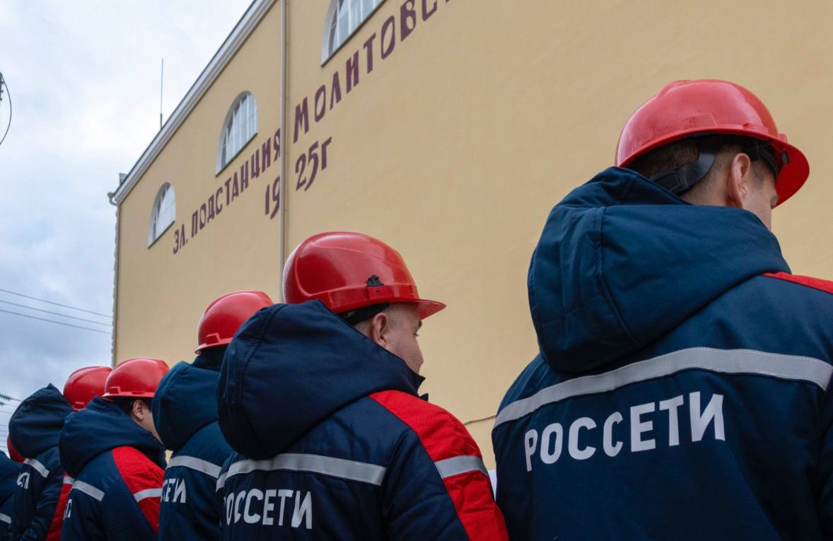 Временно исполняющий обязанности начальника регионального МЧС России Дмитрий Саенко принял участие в торжественном открытии памятной доски в честь векового юбилея подстанции 110 кВ «Молитовская»