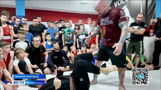 Он отказался от американского гражданства и переехал в Россию