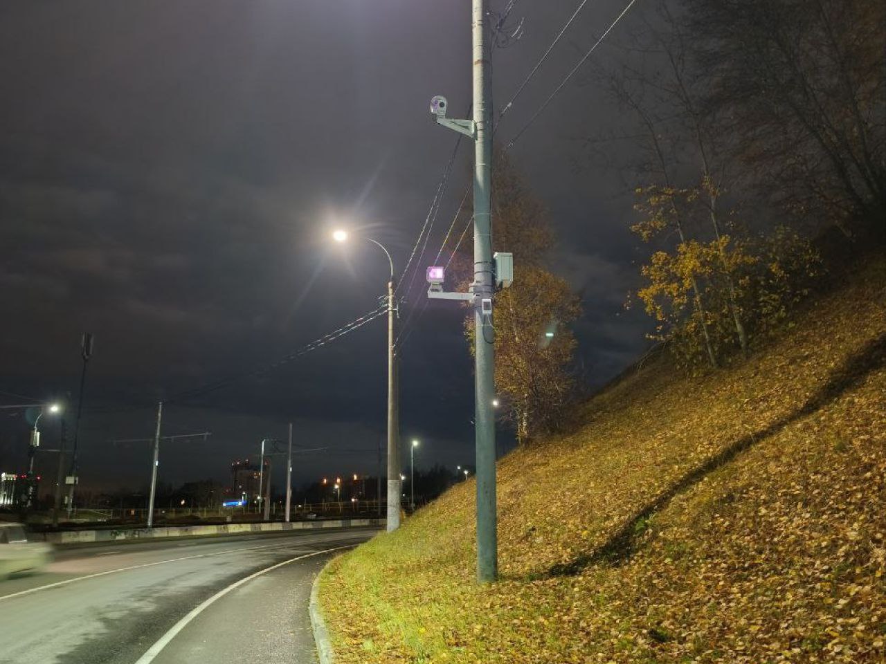 Водители, внимание.. На участке от Молитовского моста до площади Лядова появились новые камеры — вместо двух теперь работает пять