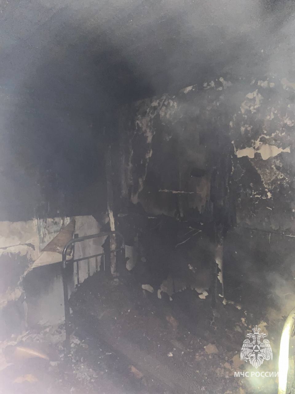 Трагический пожар. Сегодня ночью сотрудники МЧС России ликвидировали возгорание в квартире на улице Мызинская в Нижнем Новгороде Трагический пожар. Сегодня ночью сотрудники МЧС России ликвидировали возгорание в квартире на улице Мызинская в Нижнем Новгороде