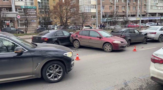 Оказывается, в аварии на Белинке столкнулись на две, а четыре легковушки!