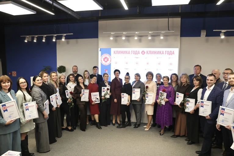 Нижегородцы выбрали лучшие клиники и врачей региона — сегодня в Нижегородском областном информационном центре состоялась церемония награждения лауреатов премии «Клиника года-2025»