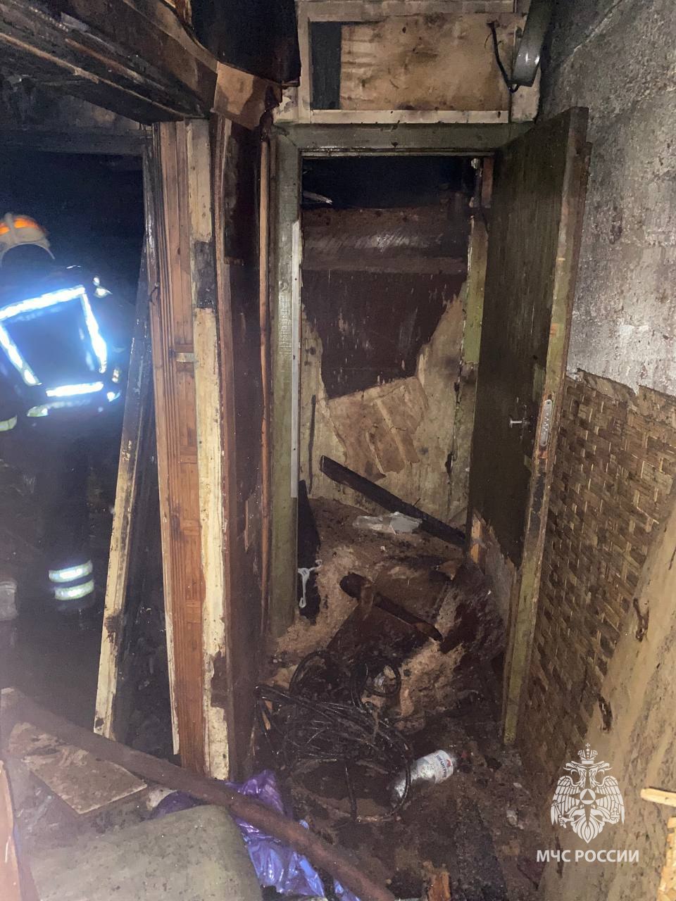 Трагический пожар. Сегодня ночью сотрудники МЧС России ликвидировали возгорание в квартире на улице Мызинская в Нижнем Новгороде Трагический пожар. Сегодня ночью сотрудники МЧС России ликвидировали возгорание в квартире на улице Мызинская в Нижнем Новгороде