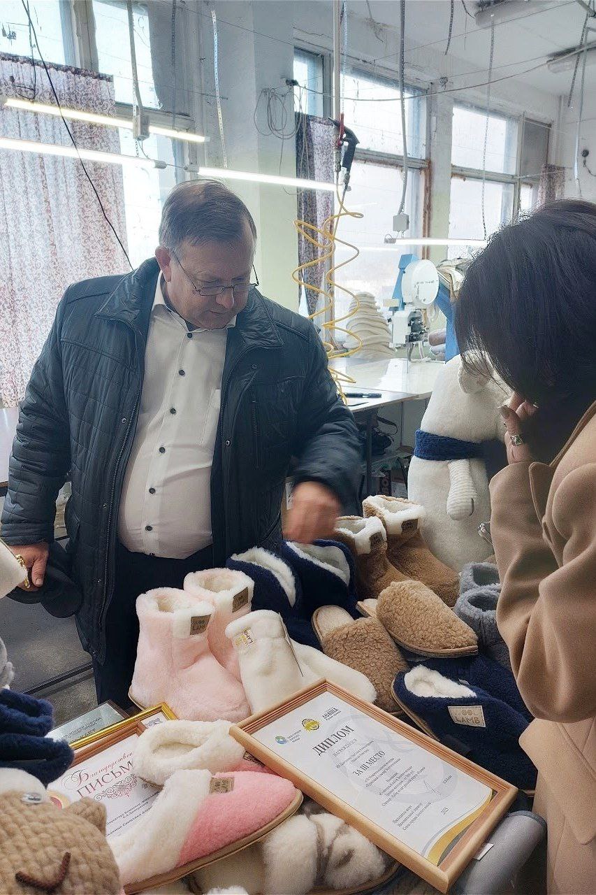 Председатель комитета ЗСНО по экономике Игорь Норенков посетил нижегородское предприятие, производящее изделия из овечьей шерсти