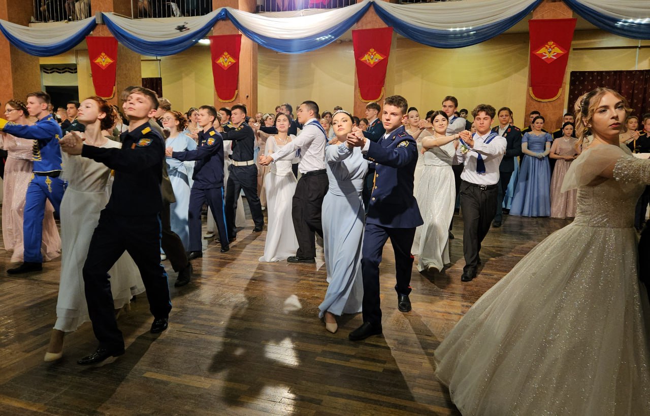Нижегородские кадеты приняли участие в Городском офицерском балу "Во славу Отечества!" Нижегородские кадеты приняли участие в Городском офицерском балу "Во славу Отечества!"