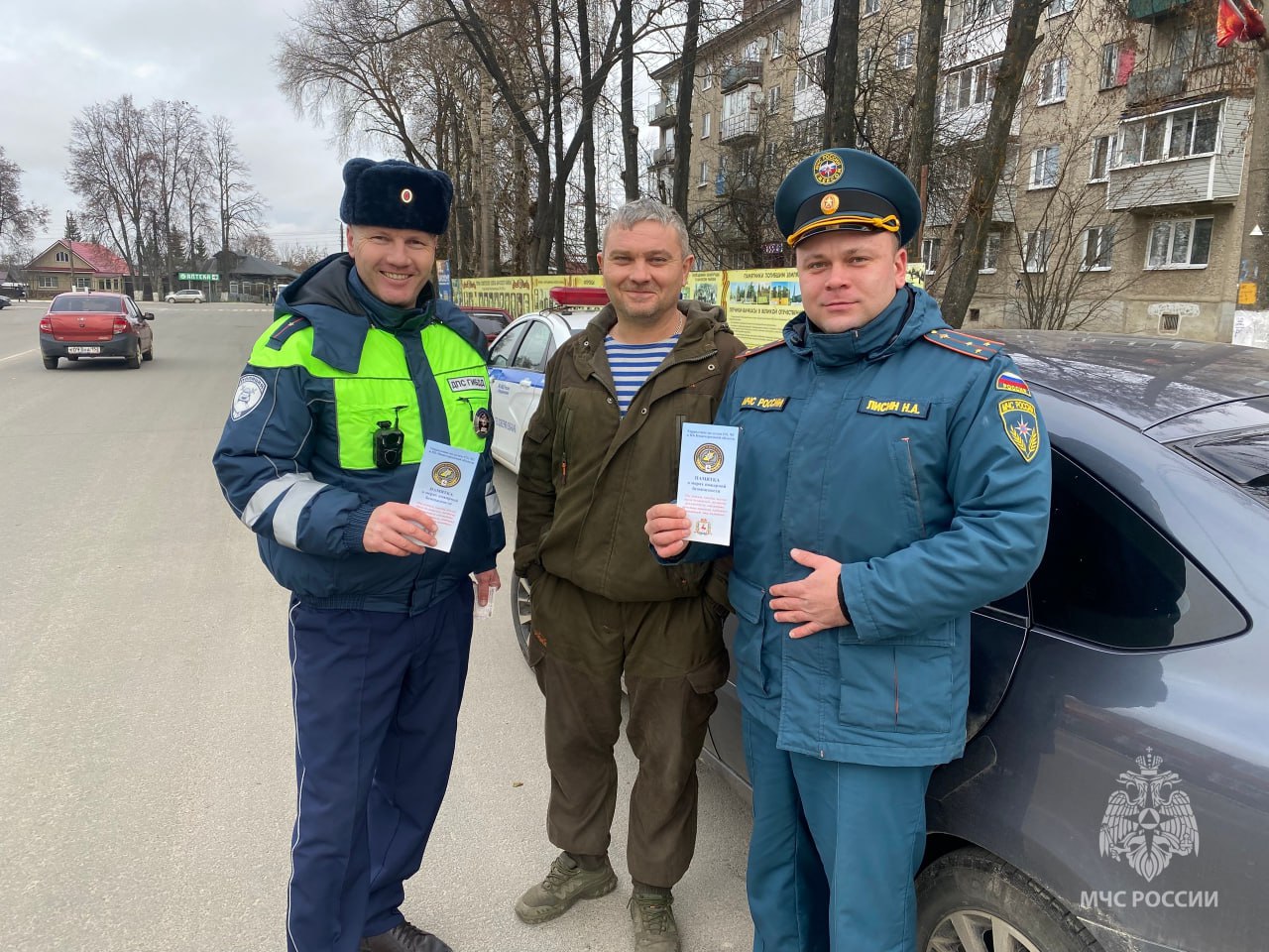 Доступно о самом важном. Сотрудники отделения надзорной деятельности и профилактической работы по Вачскому муниципальному округу совместно с сотрудниками ОГИБДД МО МВД России «Навашинский» провели рейд на территории р.п. Вача