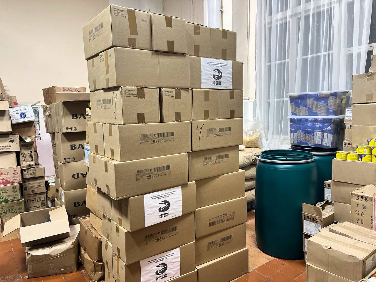 Игорь Кастюкевич: В волонтерском лагере Единой России «Курский рубеж» встретили гумпомощь от участника 2 и 8 смены Александра Щепалова из Нижнего Новгорода и Нижегородского отделения Партии Единая Россия. Игорь Кастюкевич: В волонтерском лагере Единой России «Курский рубеж» встретили гумпомощь от участника 2 и 8 смены Александра Щепалова из Нижнего Новгорода и Нижегородского отделения Партии Единая Россия.