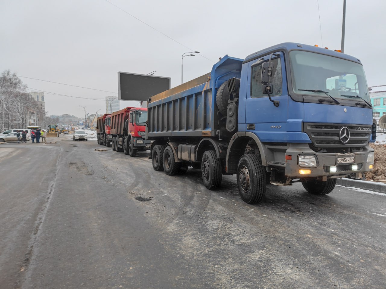 Депутаты городской Думы оценили готовность объездной дороги по улице Родионова Депутаты городской Думы оценили готовность объездной дороги по улице Родионова