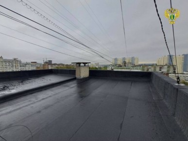 По требованию прокурора Нижегородского района домоуправляющая компания выполнила ремонт кровли жилого дома и возместила собственнику квартиры ущерб, причиненный вследствие пролития жилых помещений