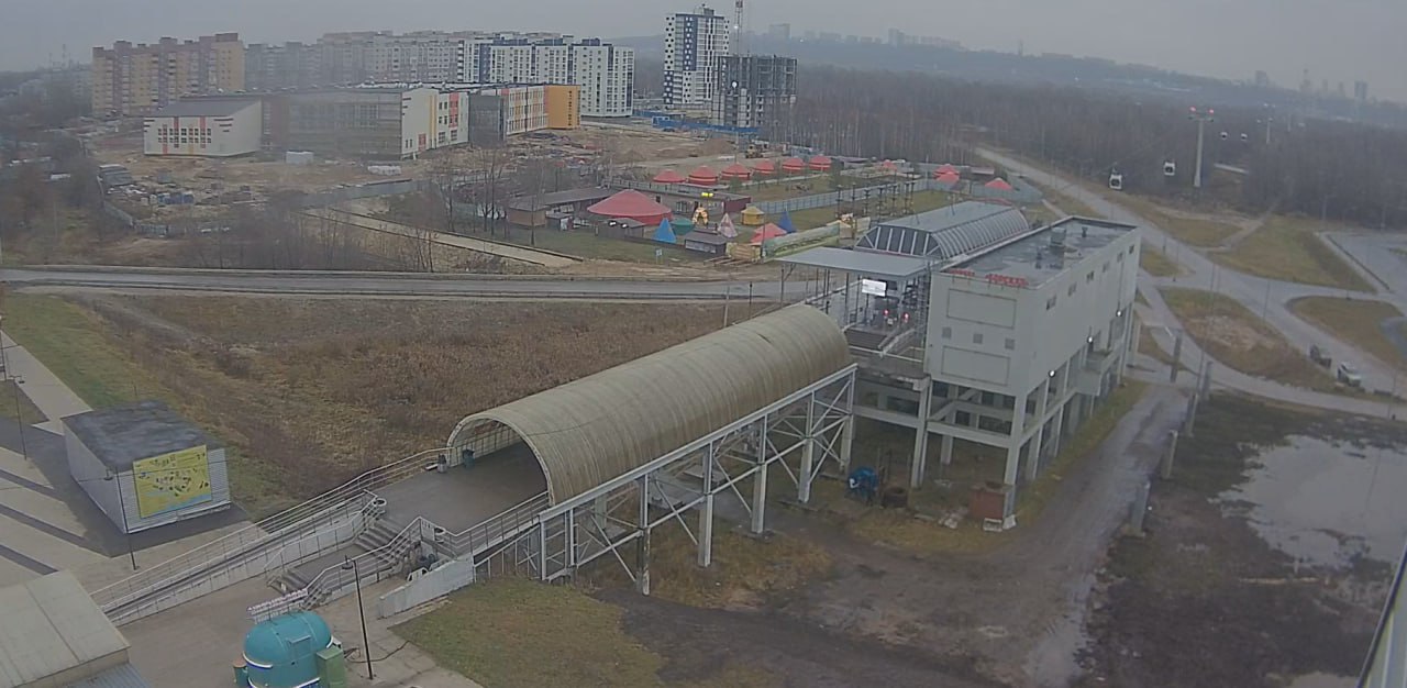 Работа канатной дороги Нижний Новгород - Бор временно приостановлена из-за сильного ветра, сообщает автоинформатор канатки