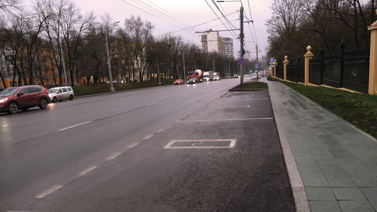 Еще 73 парковочных места сформировали около входов в парк «Швейцария»