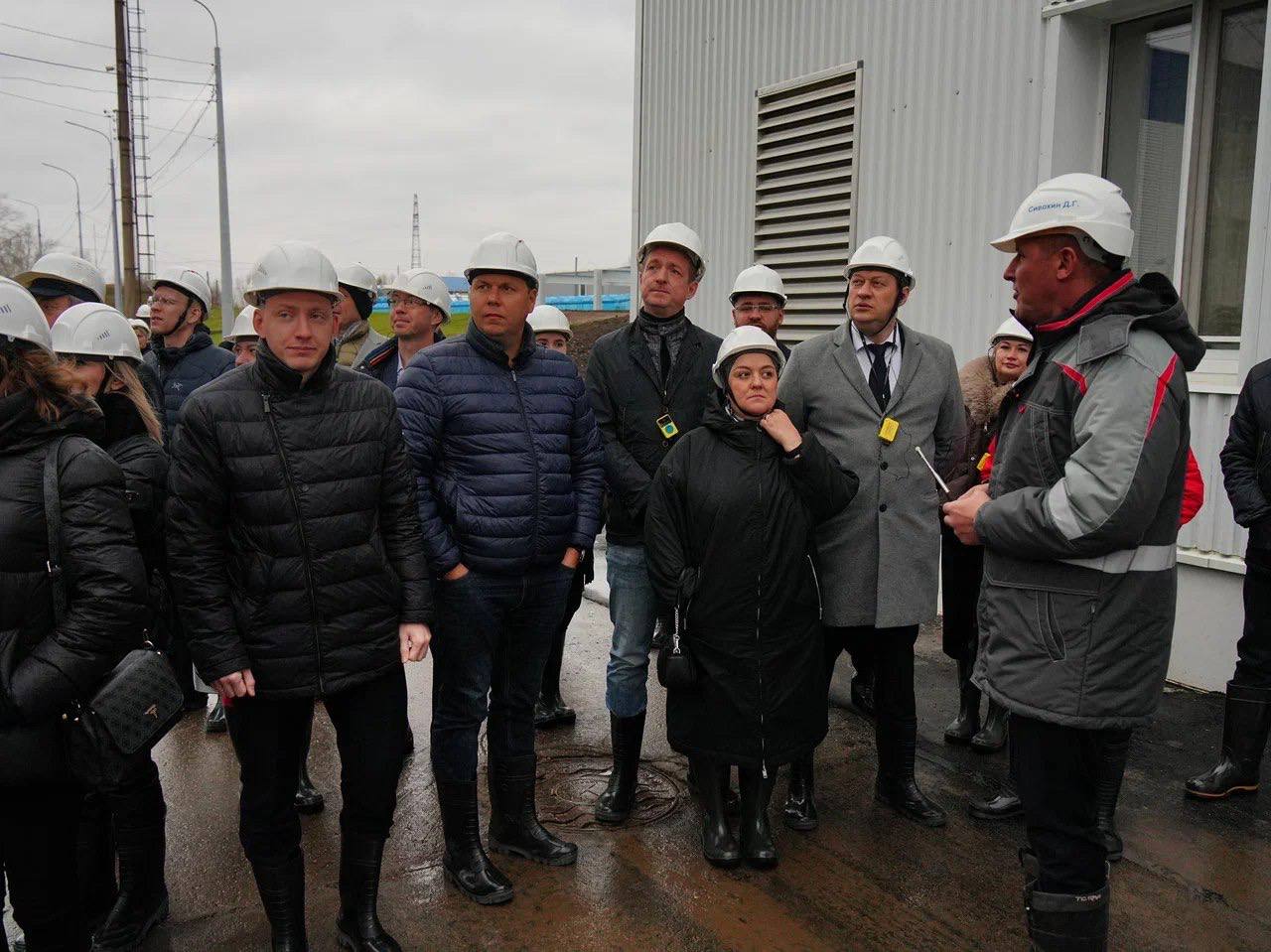 Вместе с депутатами городской Думы и социальными участковыми провели выездное совещание на Нижегородской станции аэрации Вместе с депутатами городской Думы и социальными участковыми провели выездное совещание на Нижегородской станции аэрации