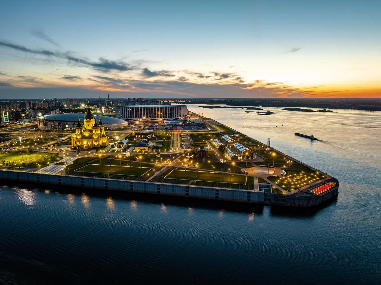 Помощник президента РФ, председатель РВИО Владимир Мединский и губернатор Нижегородской области Глеб Никитин объявили о начале открытого творческого конкурса на лучший проект памятника - символа идеи русской Свободы